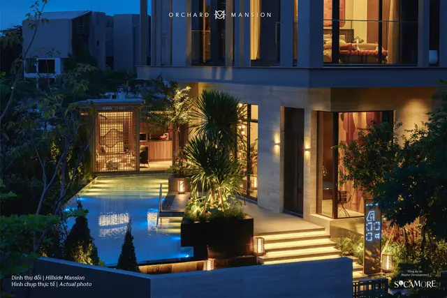 Sân vườn về đêm nhà mẫu Hillside Mansion